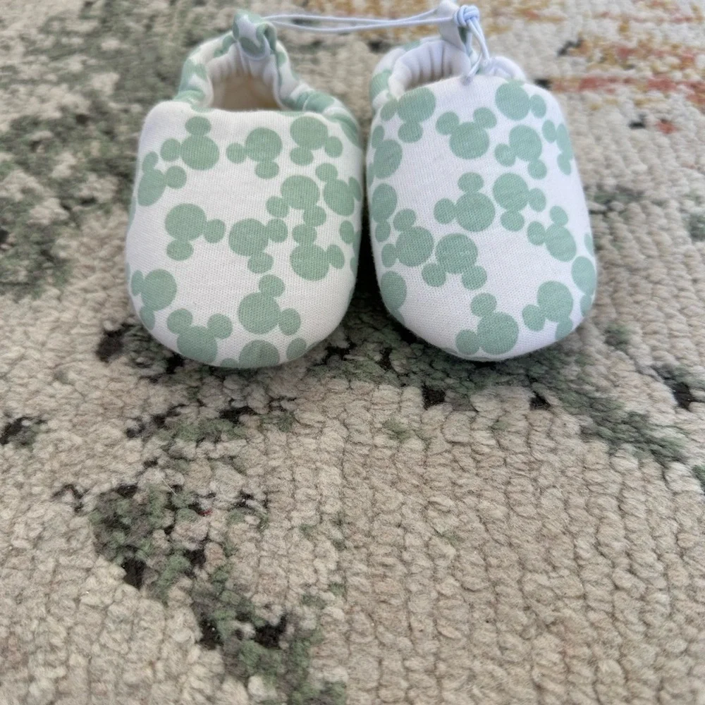 New Disney Mickey Mouse Baby Crib Shoes Size 3-6 Months Ultra Soft